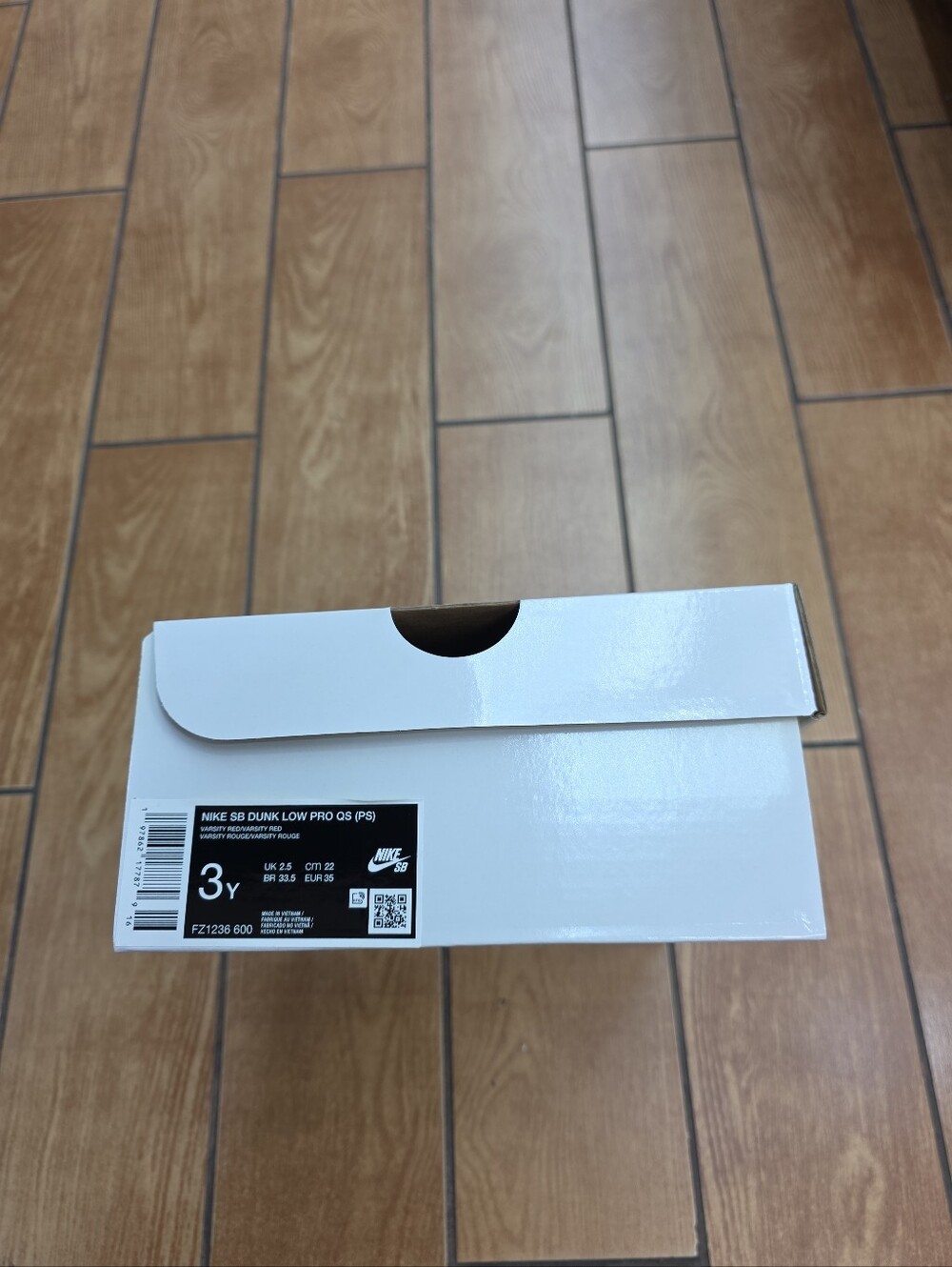 Empty Shoe Box - Picture 3 of 7